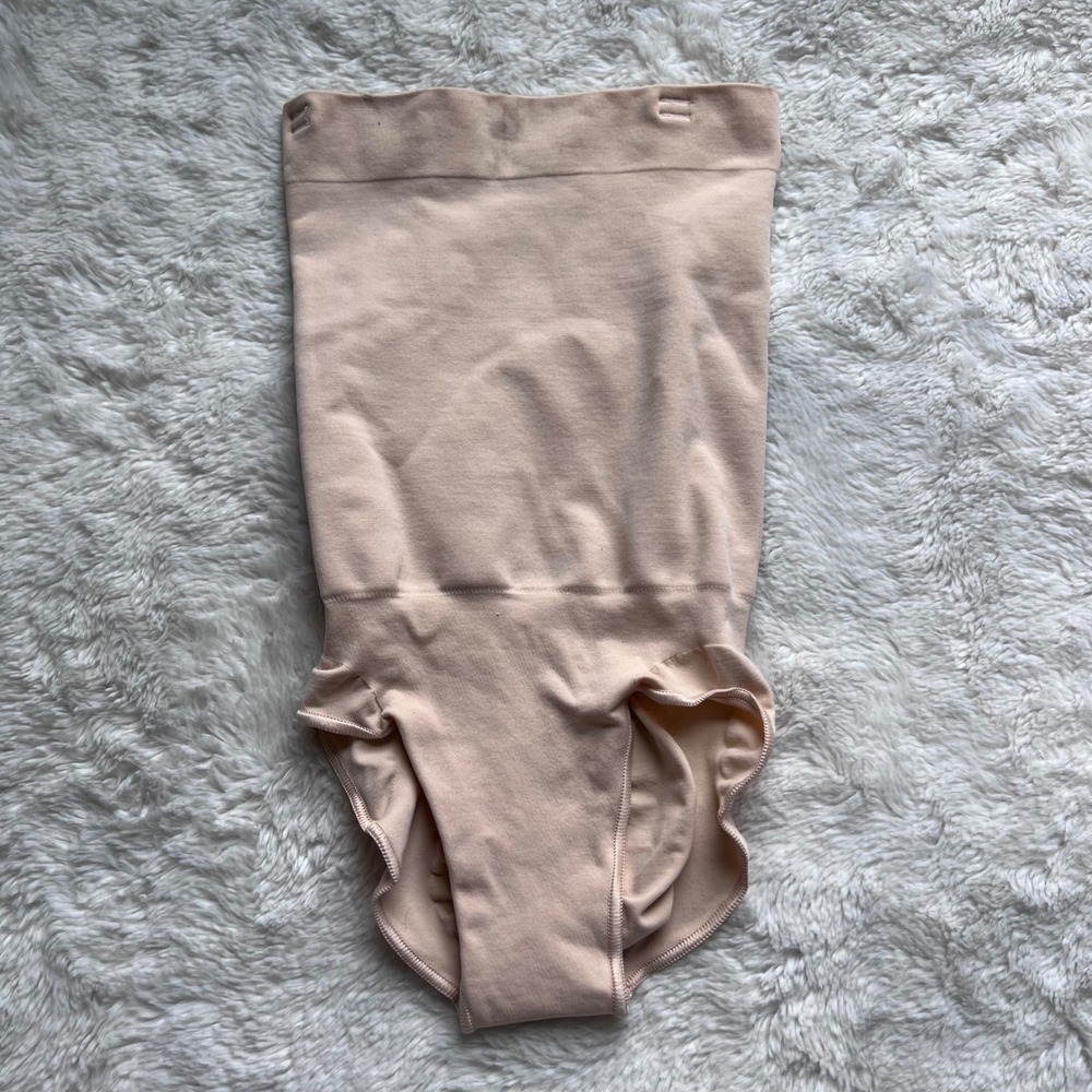 SKIMS Seamless Sculpt High Waisted Brief Sand Nude Shapewear XS RN158973 NWOT - Picture 3 of 9